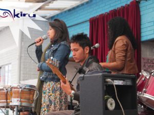 Kiru-chica-canta-americano (1)