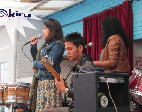 Kiru-chica-canta-americano (1) Kiru-chica-canta-americano (1)